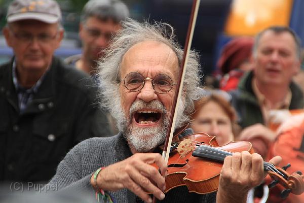 20110702-1300 Toepfergasse_Klaus der Geiger_D-F1585-IMGA8863-5.jpg